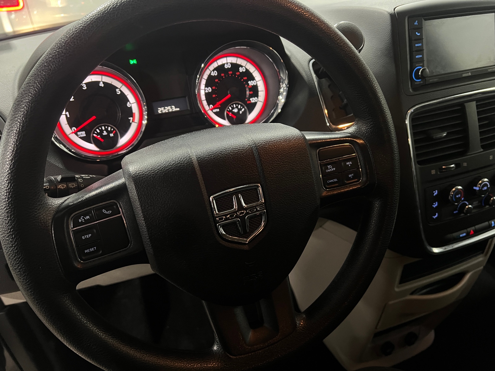 Thumbnail: 2018 Dodge Grand Caravan - 5