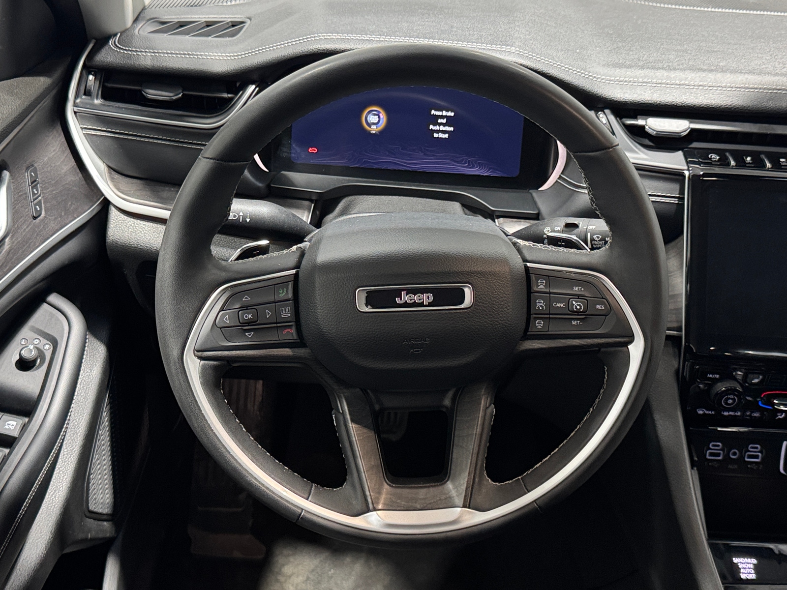 Thumbnail: 2023 Jeep Grand Cherokee L - 4