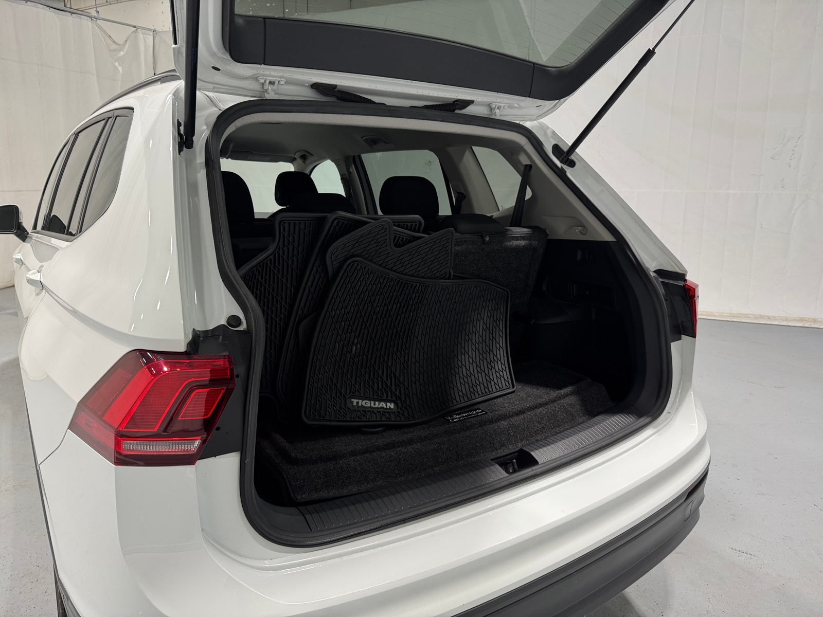 Thumbnail: 2021 Volkswagen Tiguan - 7