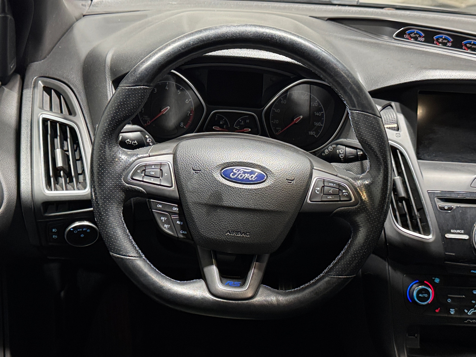 Thumbnail: 2017 Ford Focus - 4