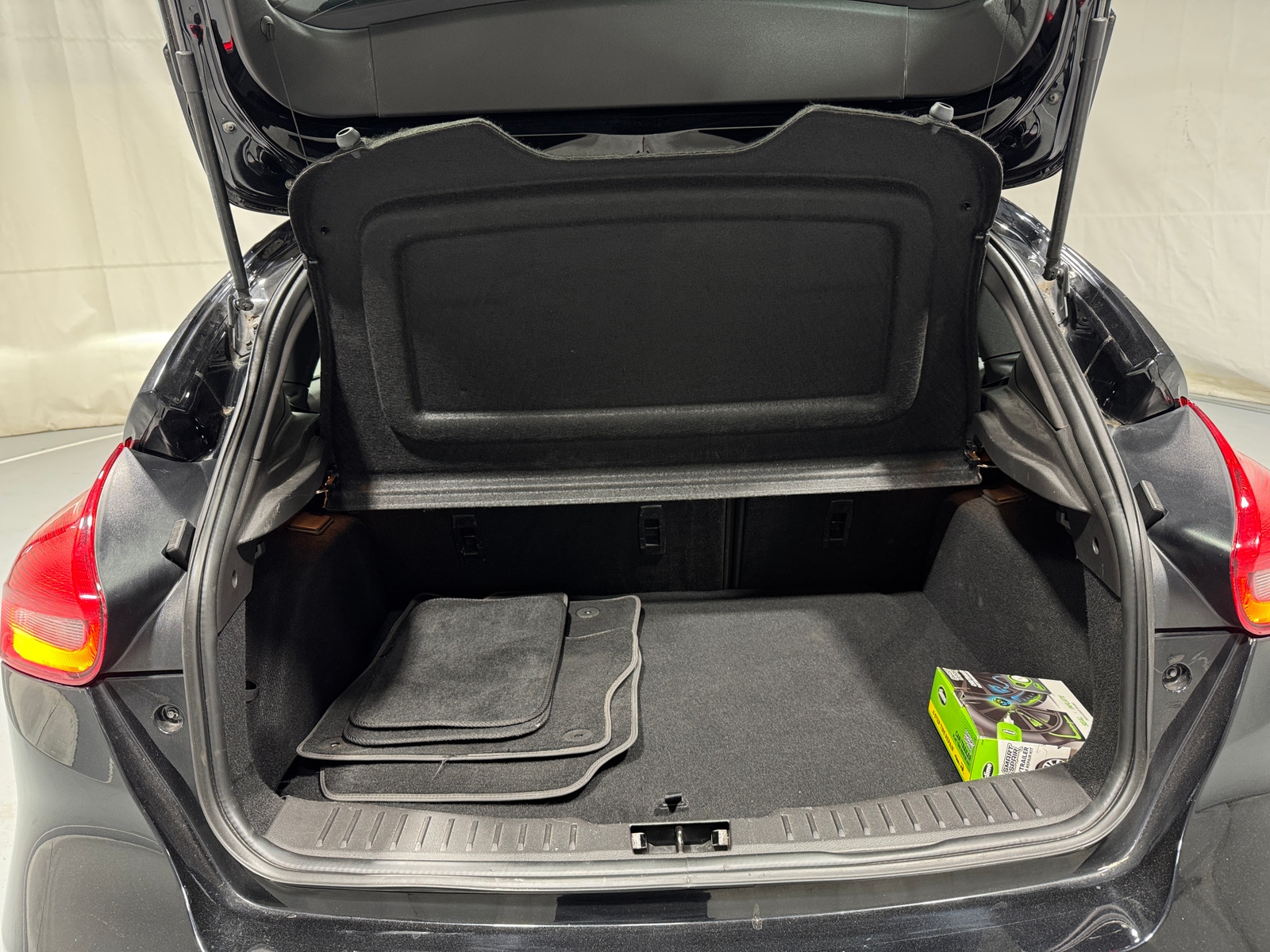 Thumbnail: 2017 Ford Focus - 6