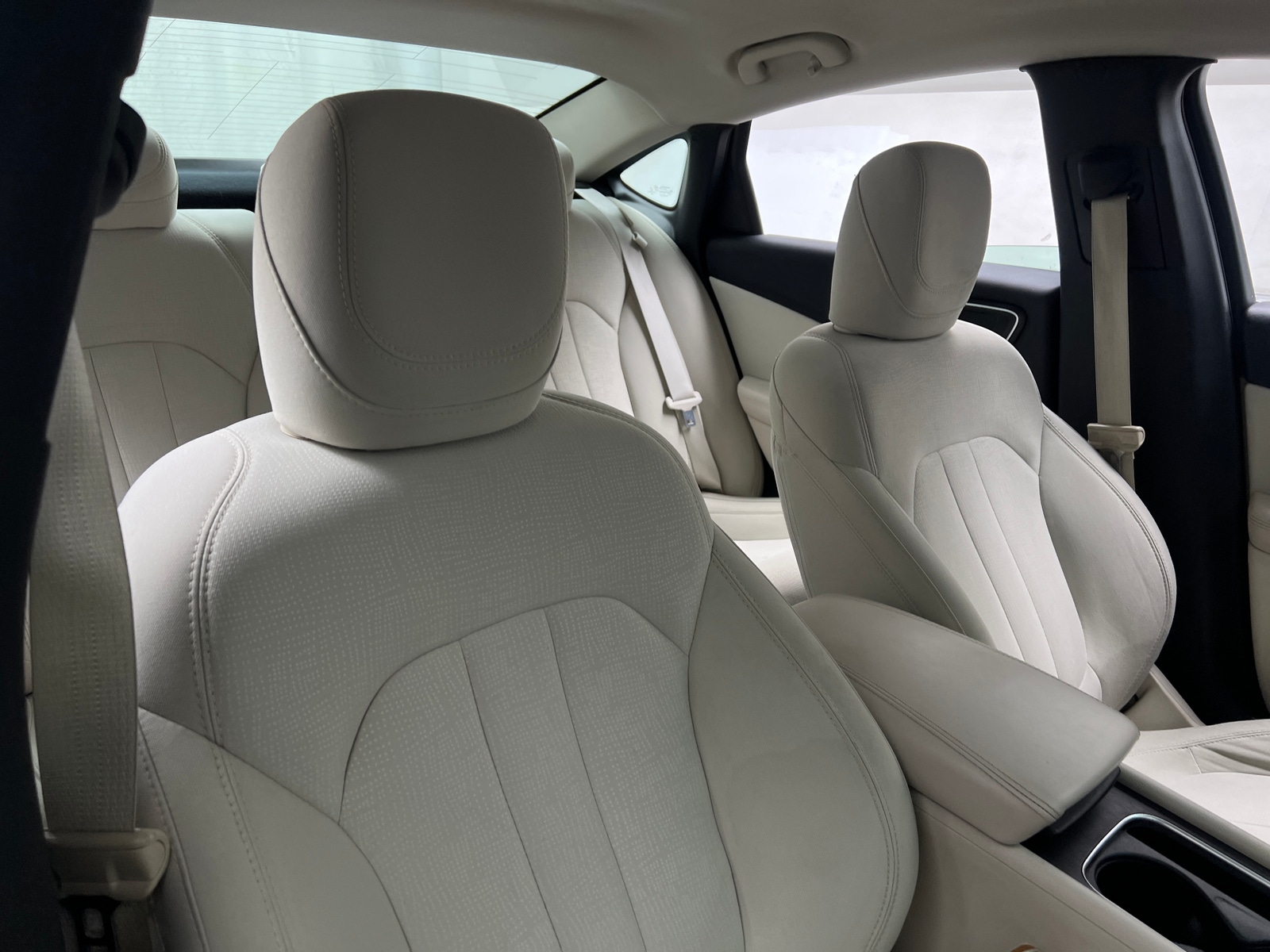 Thumbnail: 2016 Chrysler 200 - 2