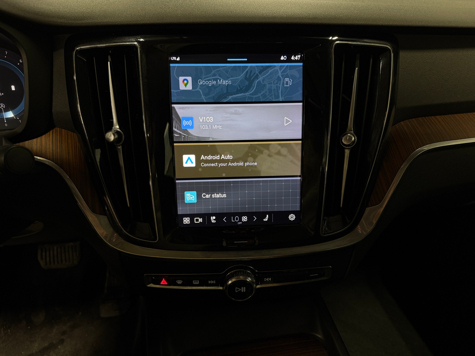 Thumbnail: 2024 Volvo S60 - 3