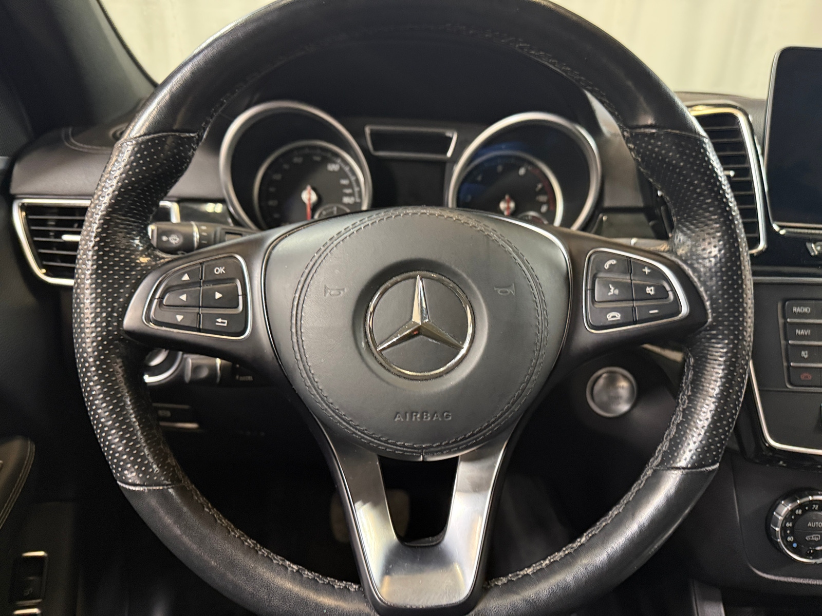 Thumbnail: 2017 Mercedes-Benz GLS - 4