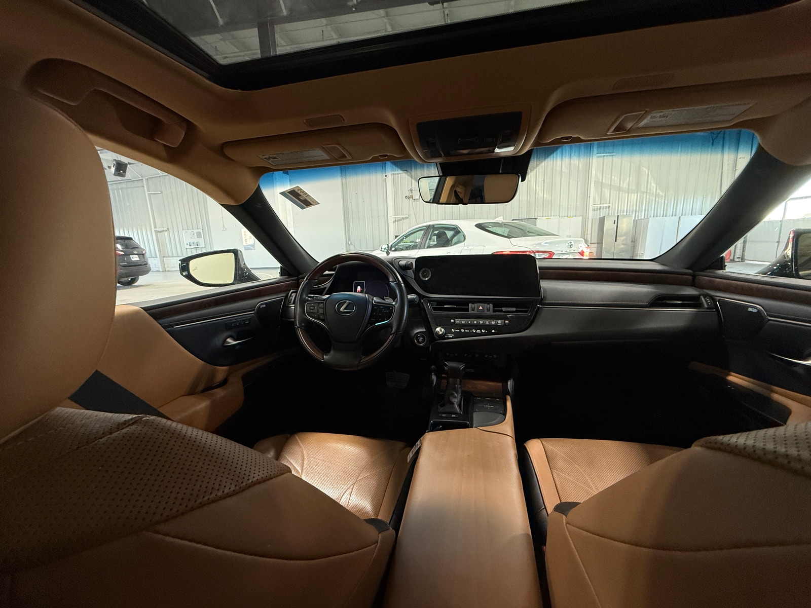 Thumbnail: 2022 Lexus ES - 2