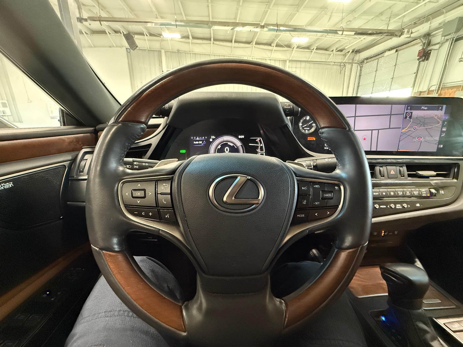 Thumbnail: 2022 Lexus ES - 4