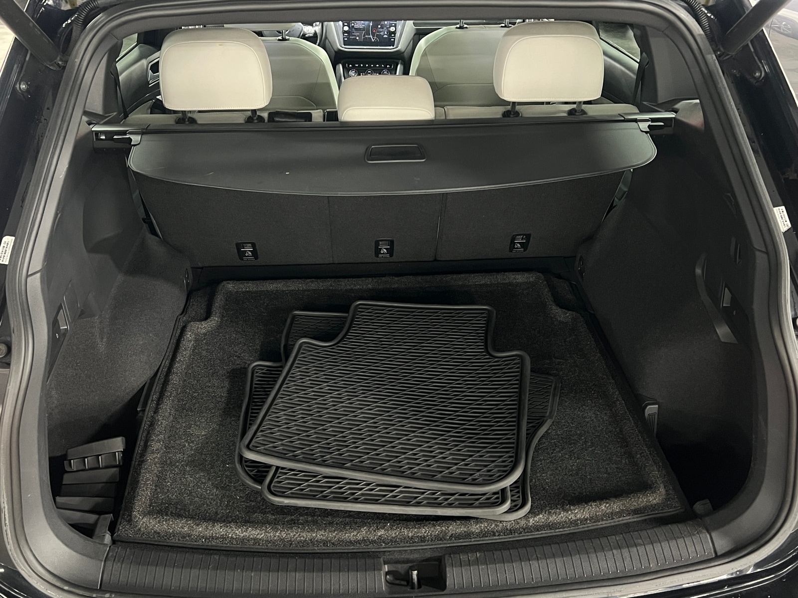 Thumbnail: 2020 Volkswagen Tiguan - 6