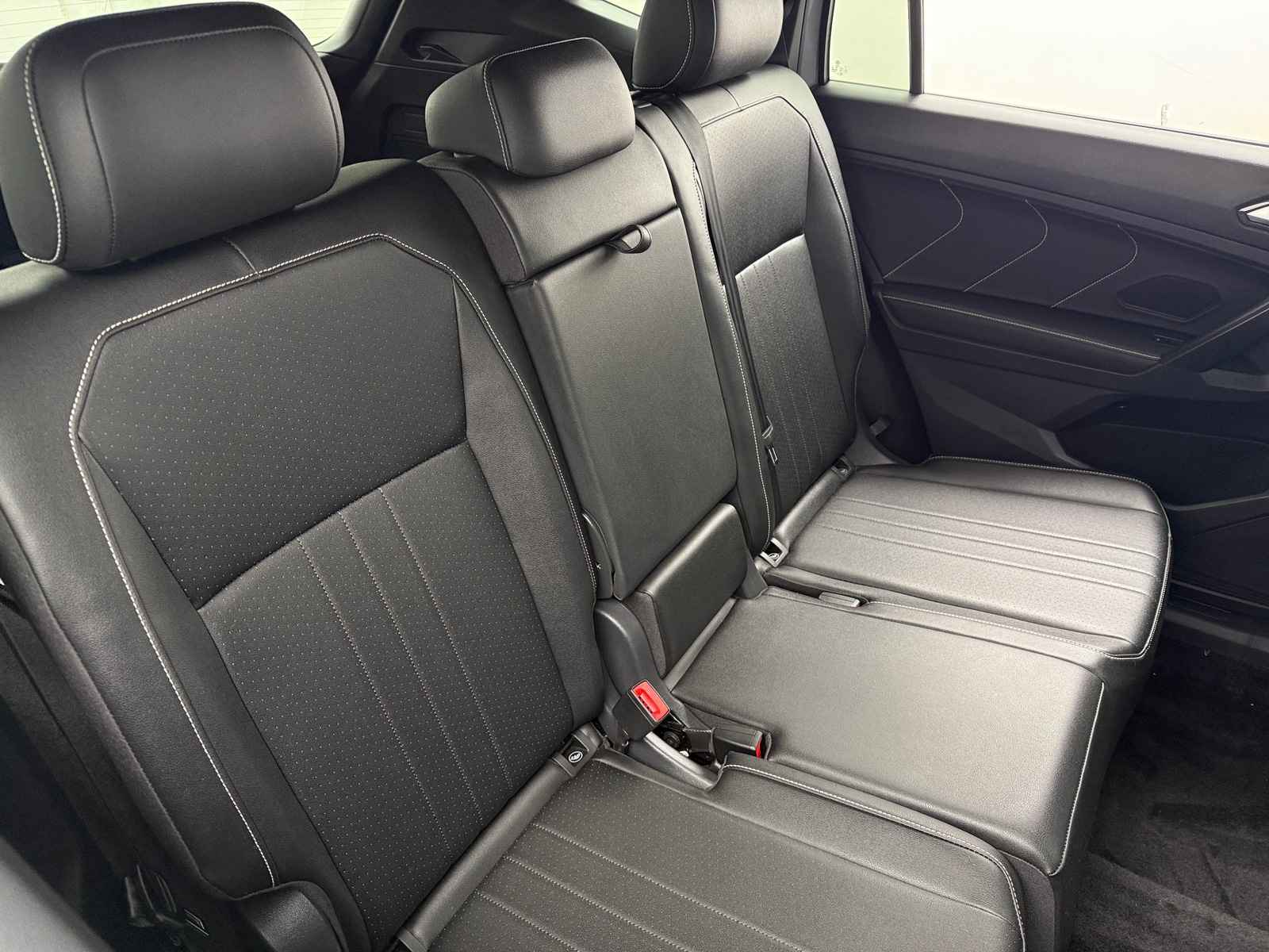 Thumbnail: 2023 Volkswagen Tiguan - 5