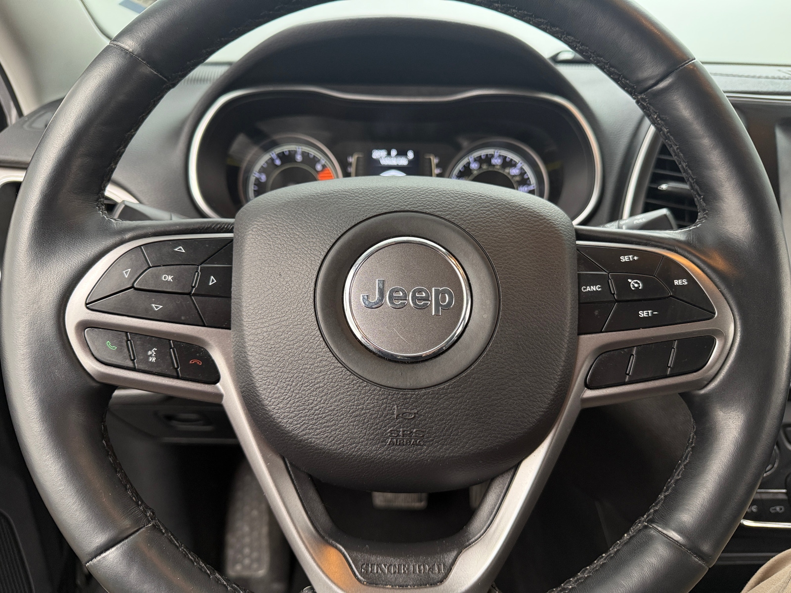 Thumbnail: 2019 Jeep Cherokee - 5