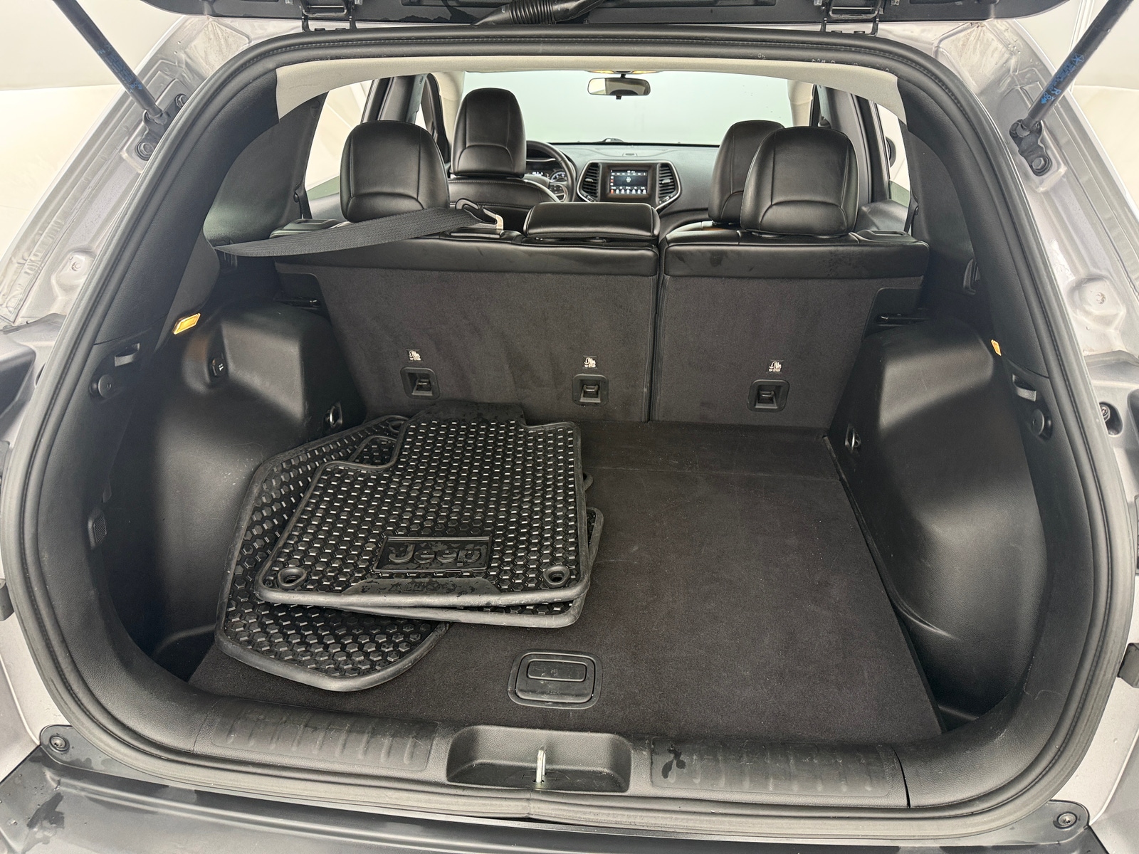 Thumbnail: 2019 Jeep Cherokee - 7