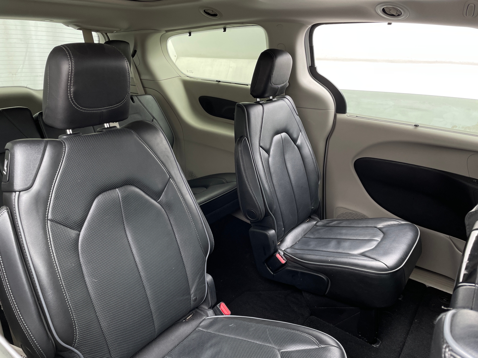 Thumbnail: 2018 Chrysler Pacifica - 5