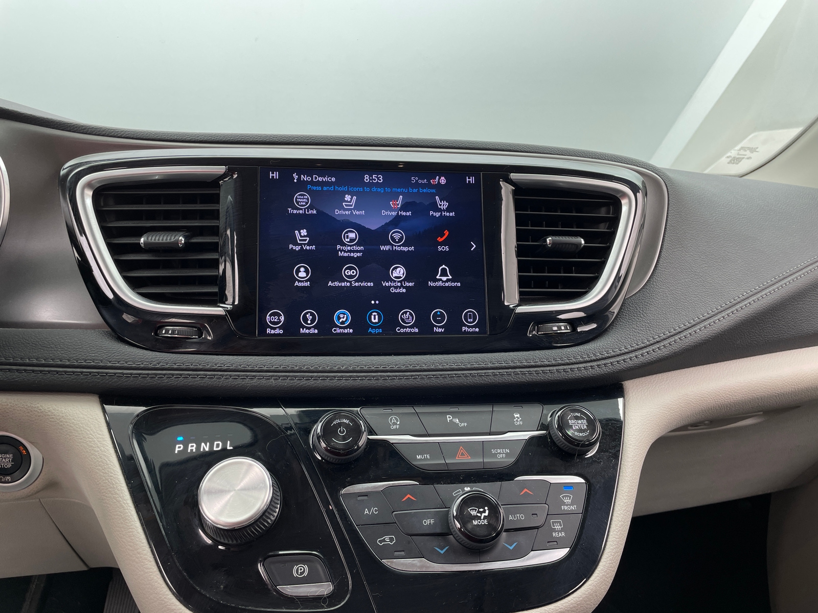 Thumbnail: 2018 Chrysler Pacifica - 3