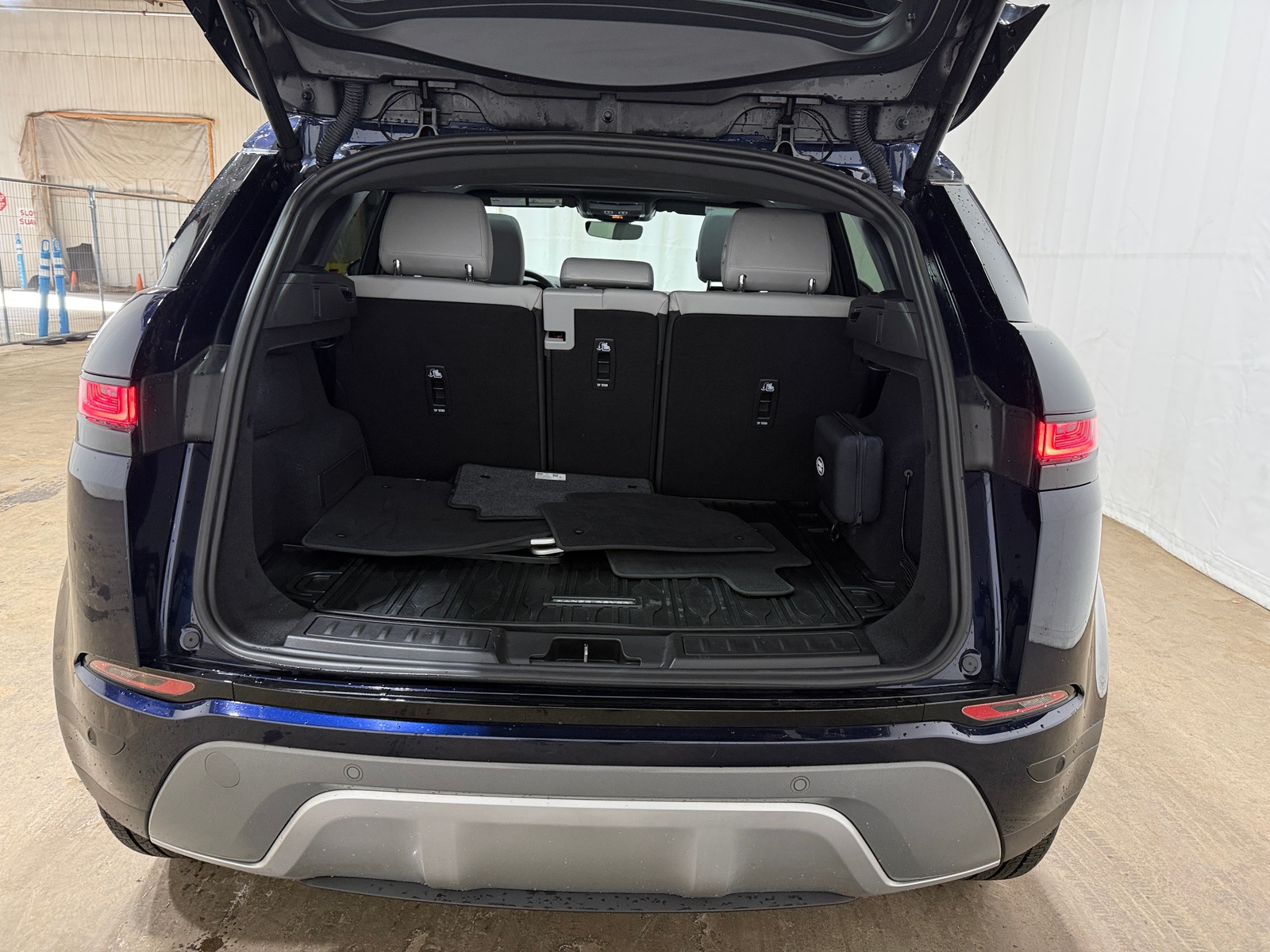 Thumbnail: 2023 Land Rover Range Rover Evoque - 6