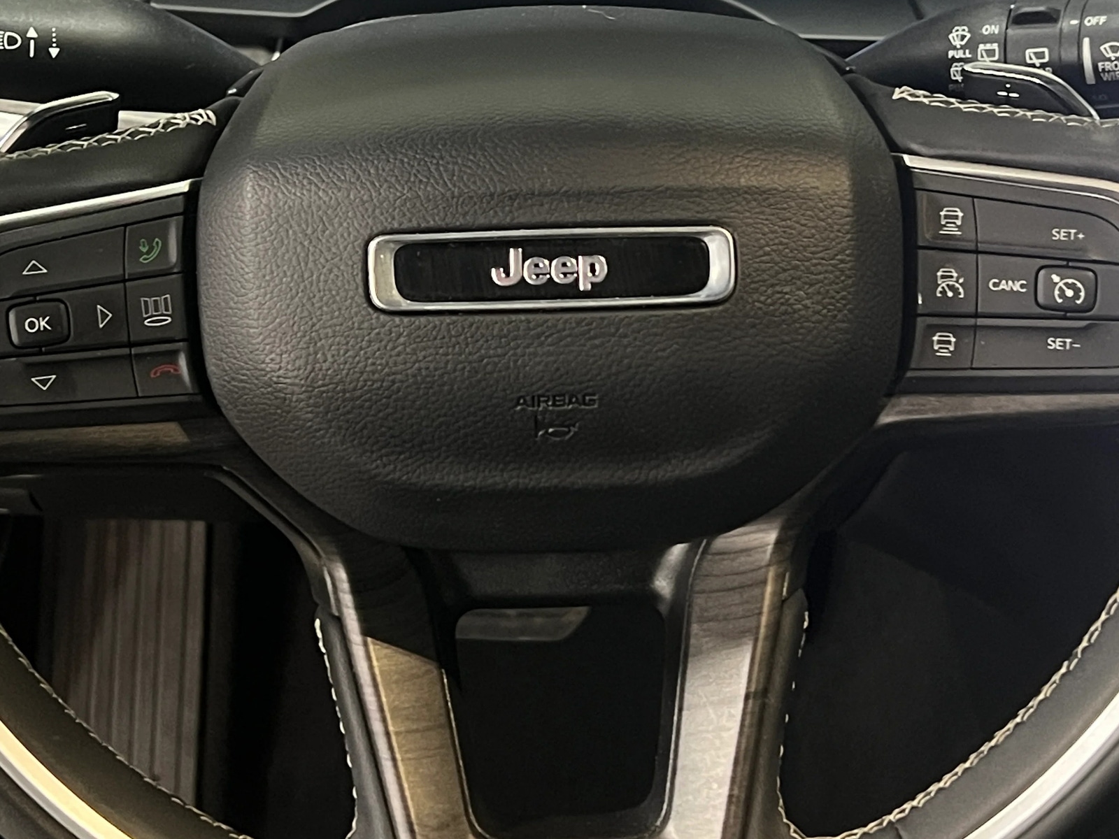 Thumbnail: 2024 Jeep Grand Cherokee - 3