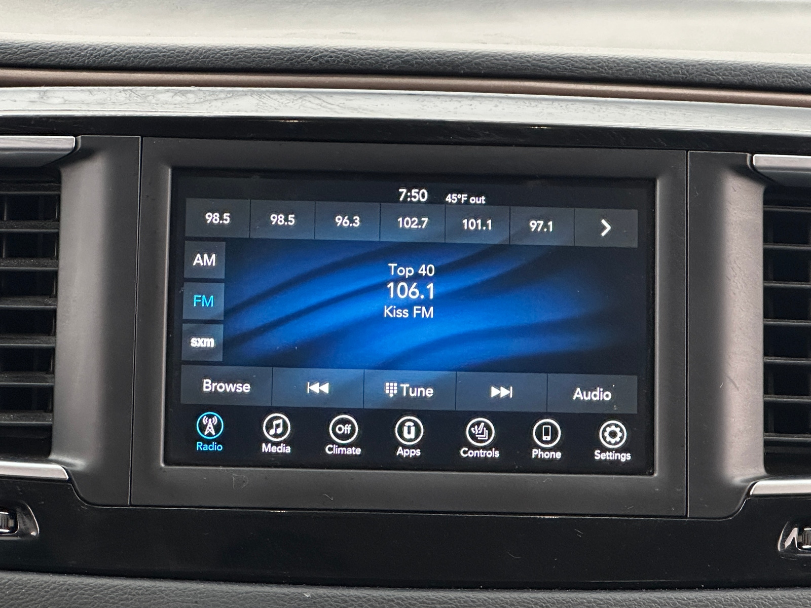 Thumbnail: 2019 Chrysler Pacifica - 3