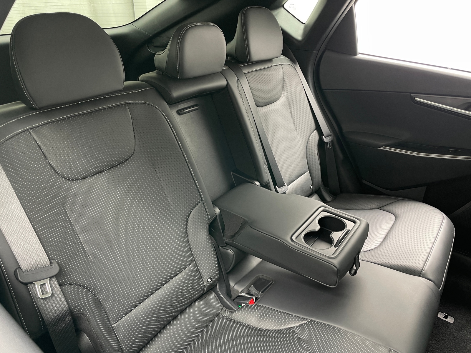 Thumbnail: 2022 Kia EV6 - 5