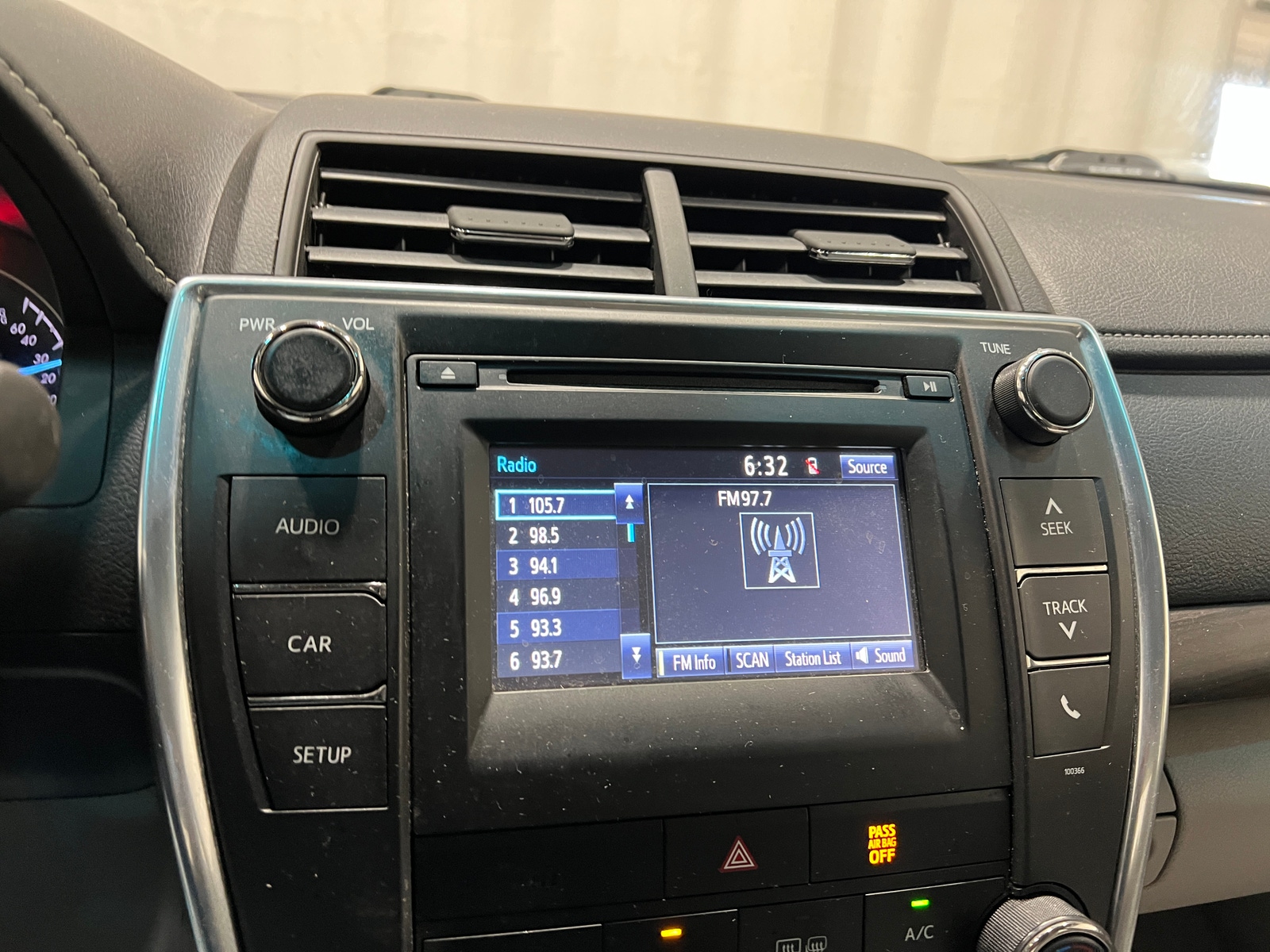 Thumbnail: 2015 Toyota Camry - 4