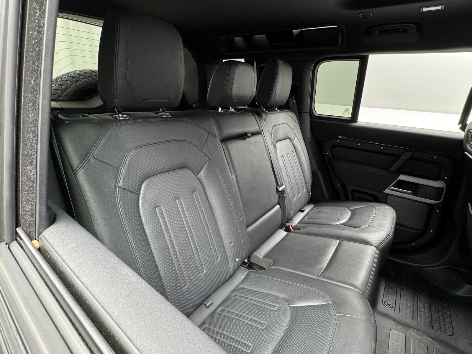 Thumbnail: 2022 Land Rover Defender - 5