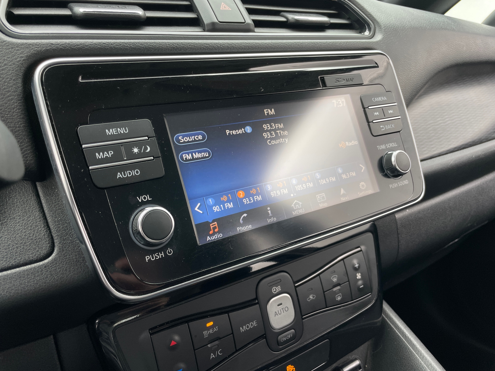 Thumbnail: 2018 Nissan Leaf - 4