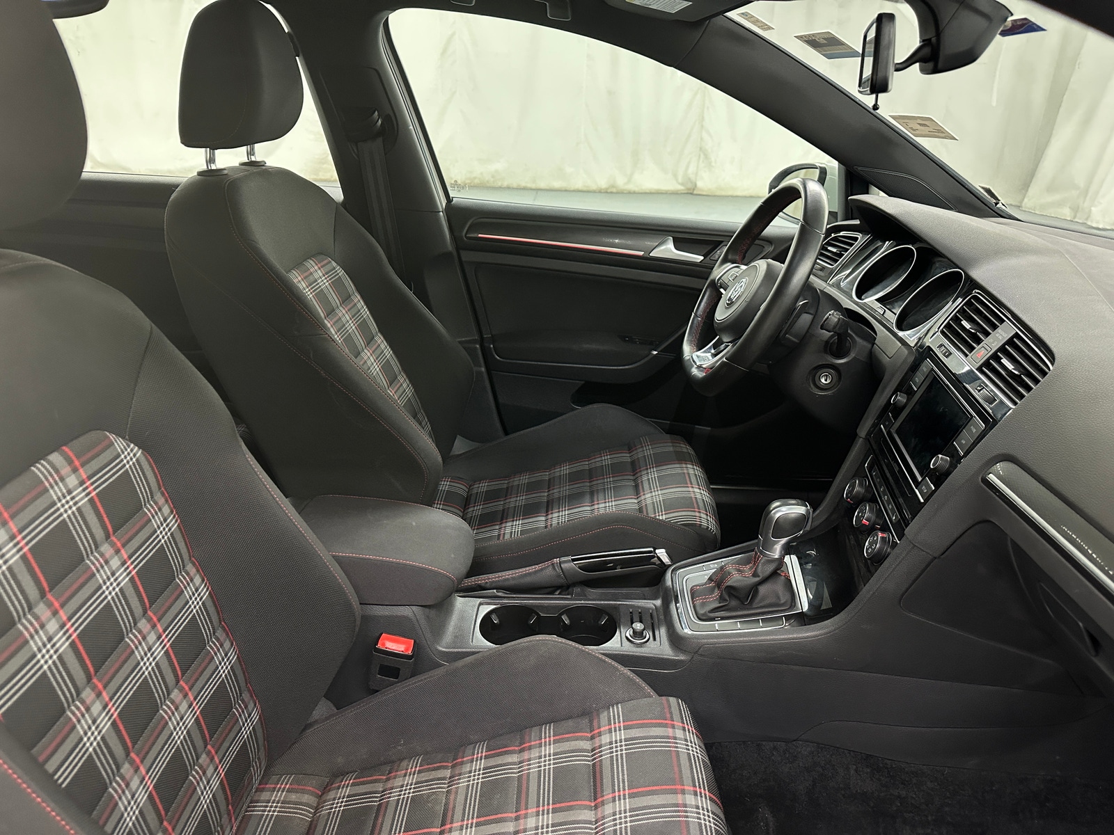 Thumbnail: 2019 Volkswagen Golf - 2