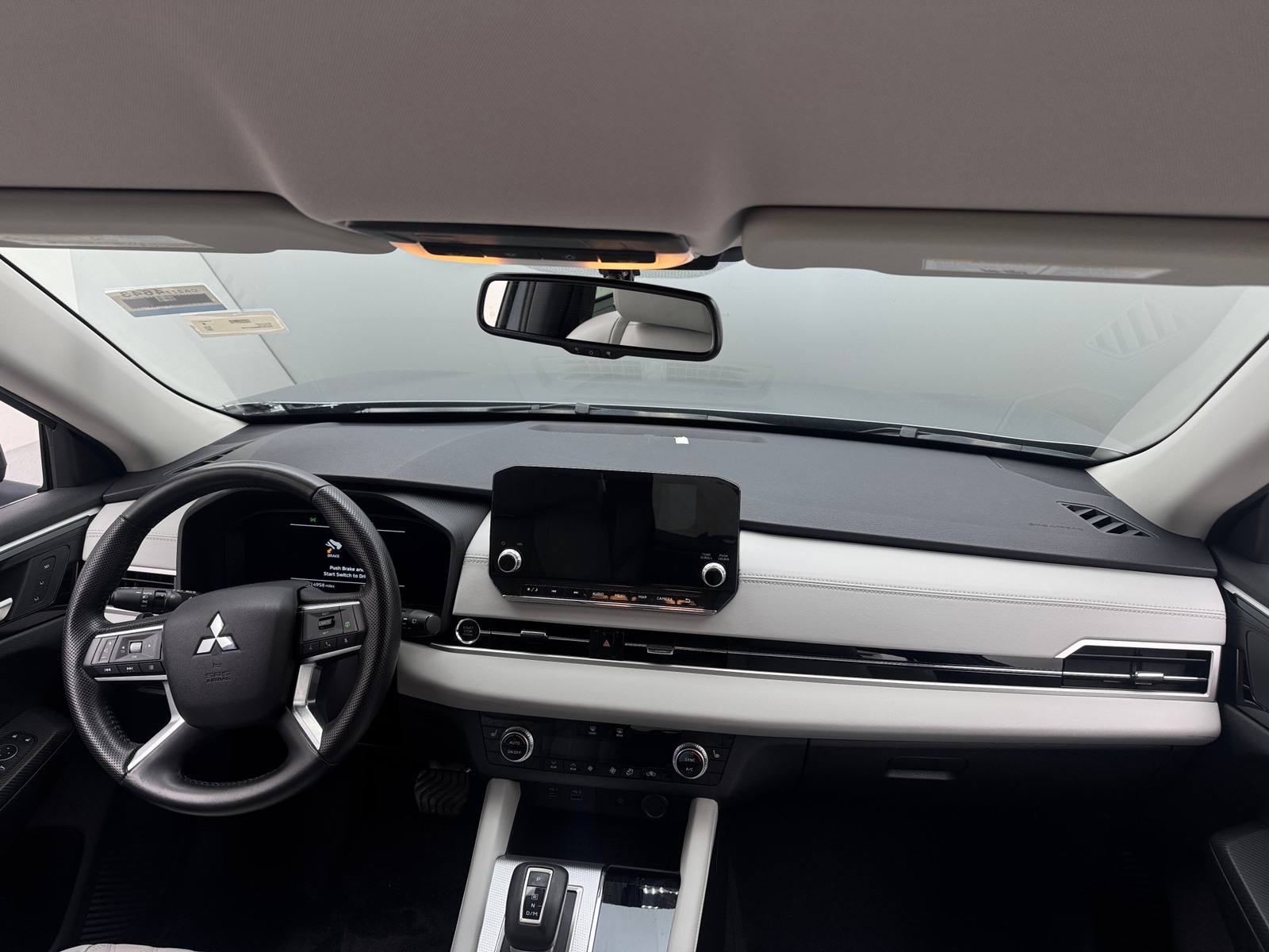 Thumbnail: 2022 Mitsubishi Outlander - 2