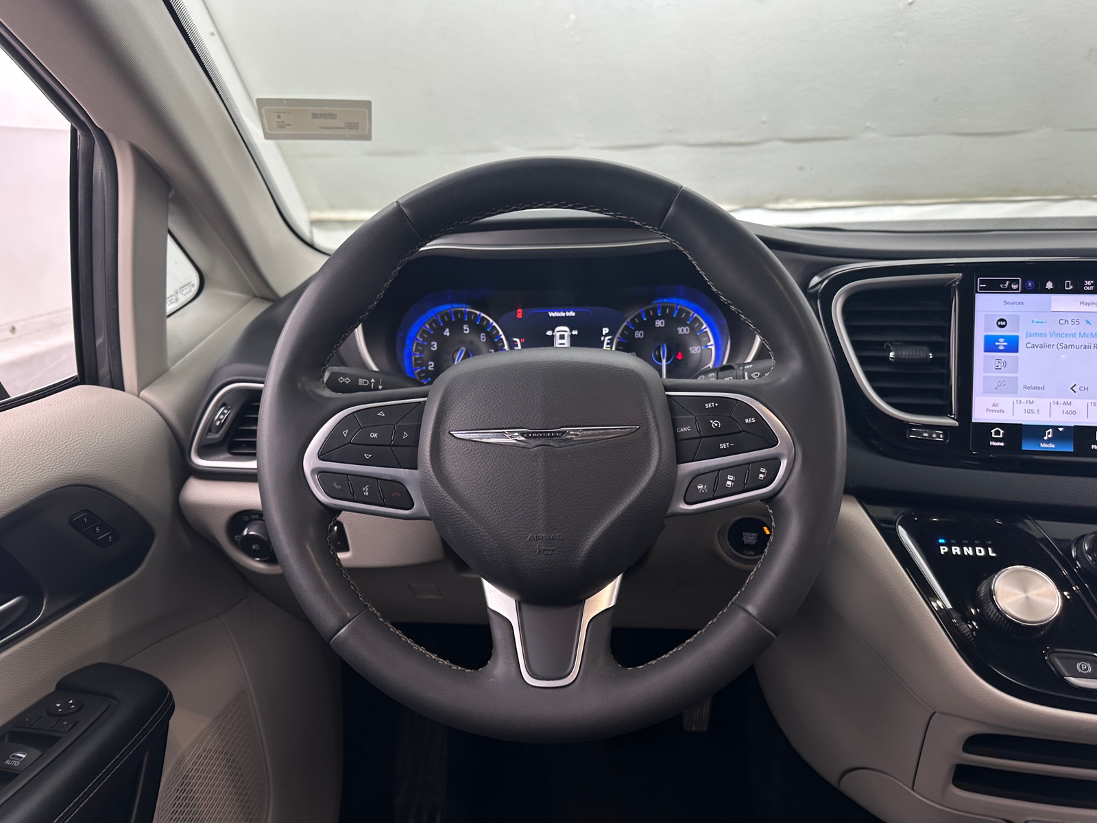 Thumbnail: 2023 Chrysler Pacifica - 4