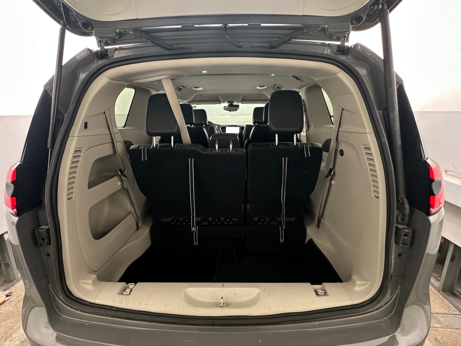 Thumbnail: 2023 Chrysler Pacifica - 6