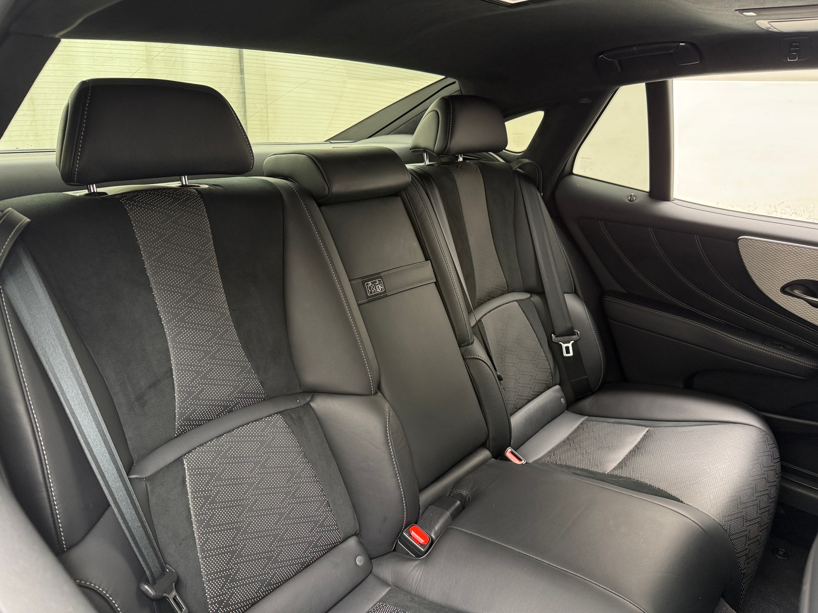 Thumbnail: 2020 Lexus LS - 5