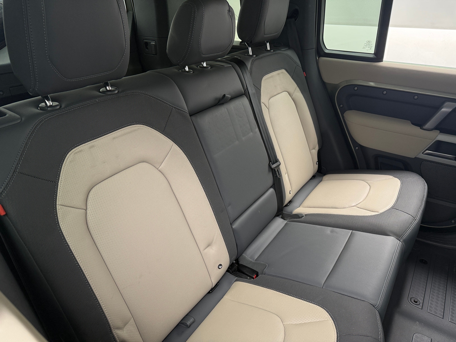 Thumbnail: 2023 Land Rover Defender - 5