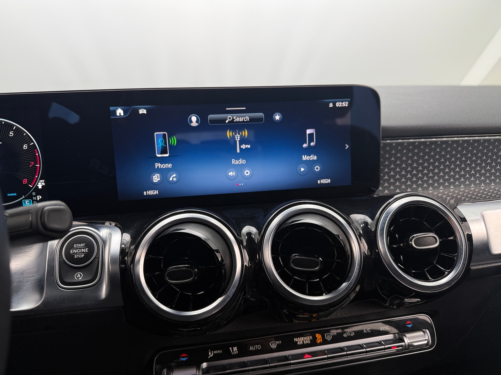 Thumbnail: 2025 Mercedes-Benz GLB - 3