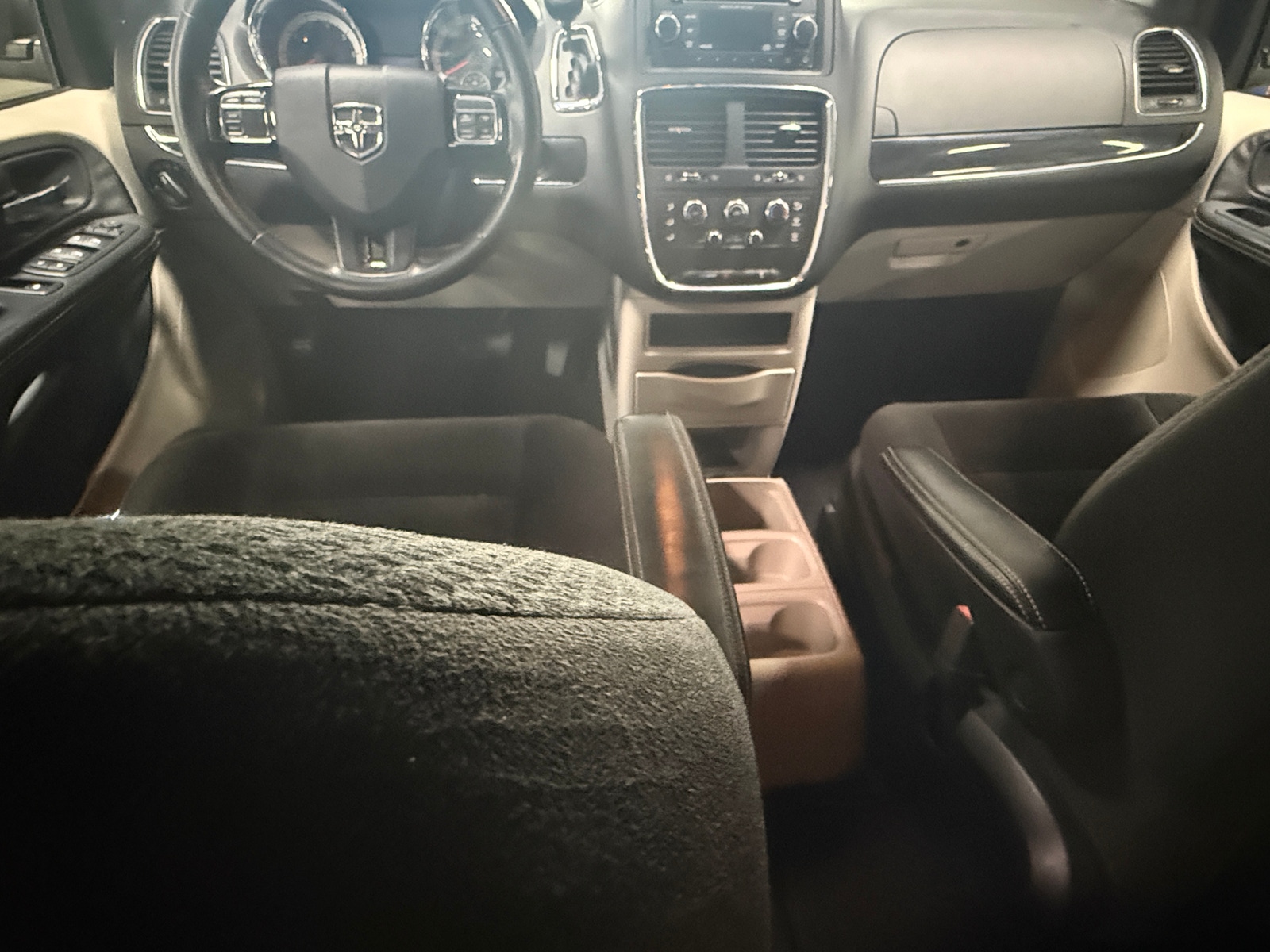 Thumbnail: 2016 Dodge Grand Caravan - 3