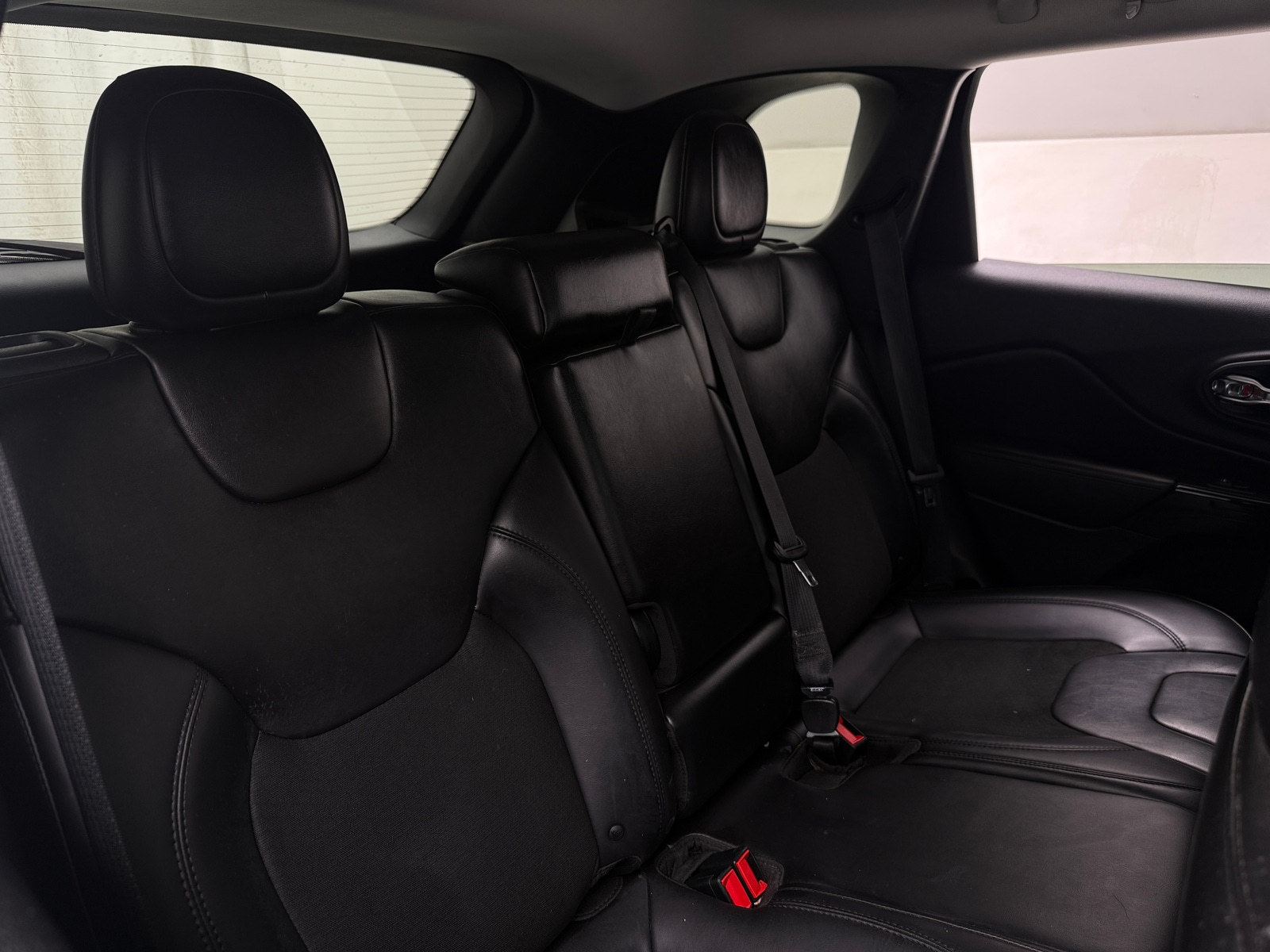 Thumbnail: 2019 Jeep Cherokee - 6