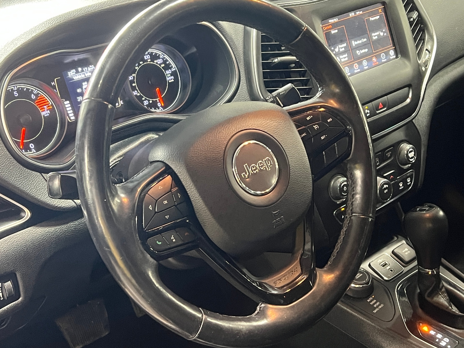 Thumbnail: 2019 Jeep Cherokee - 5