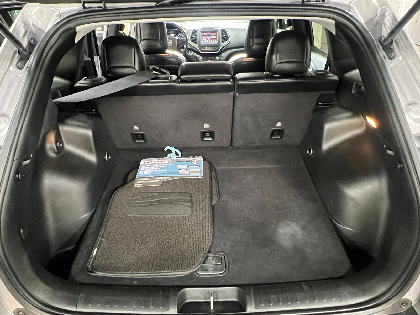 Thumbnail: 2019 Jeep Cherokee - 7