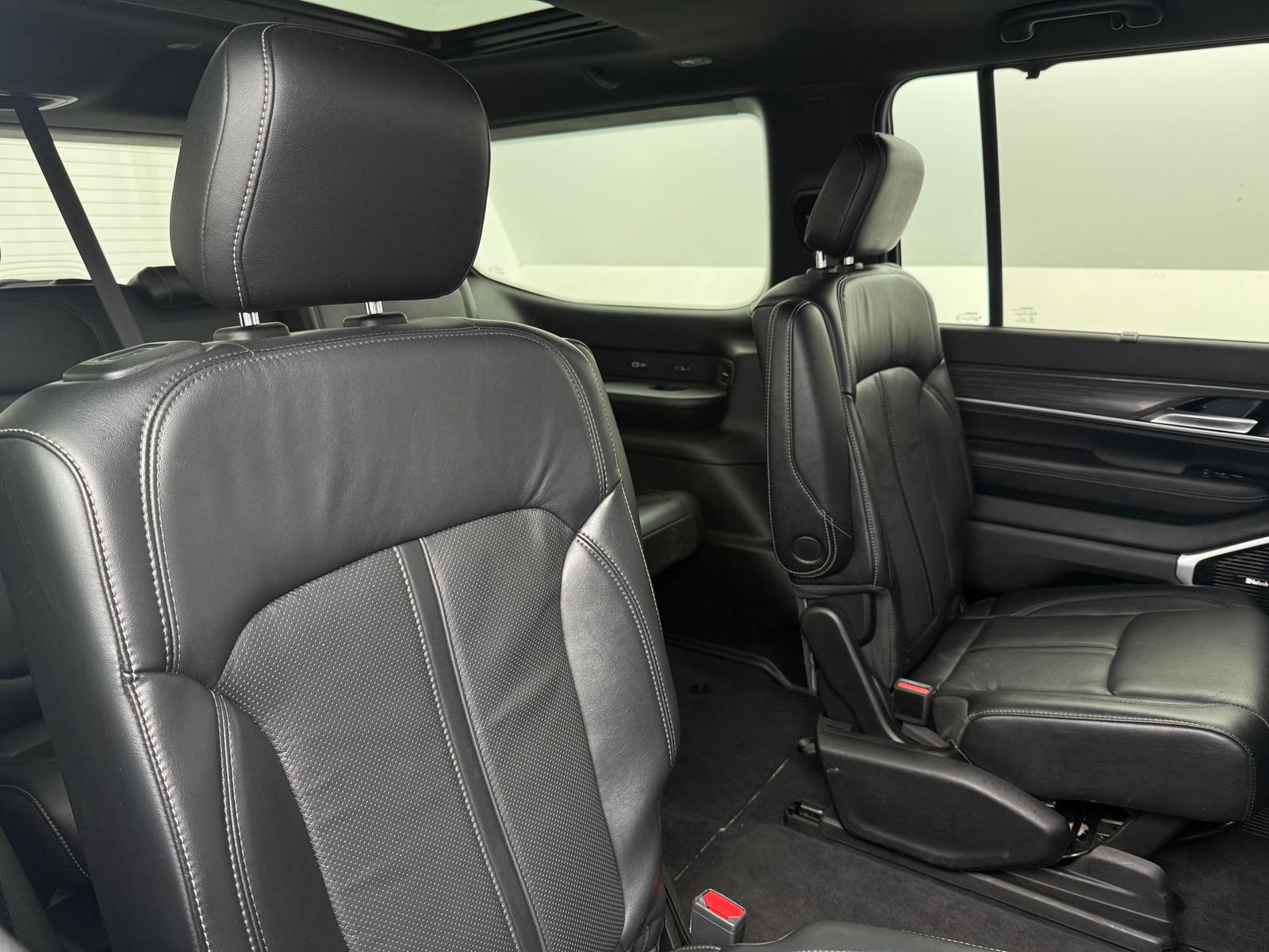 Thumbnail: 2022 Jeep Wagoneer - 5