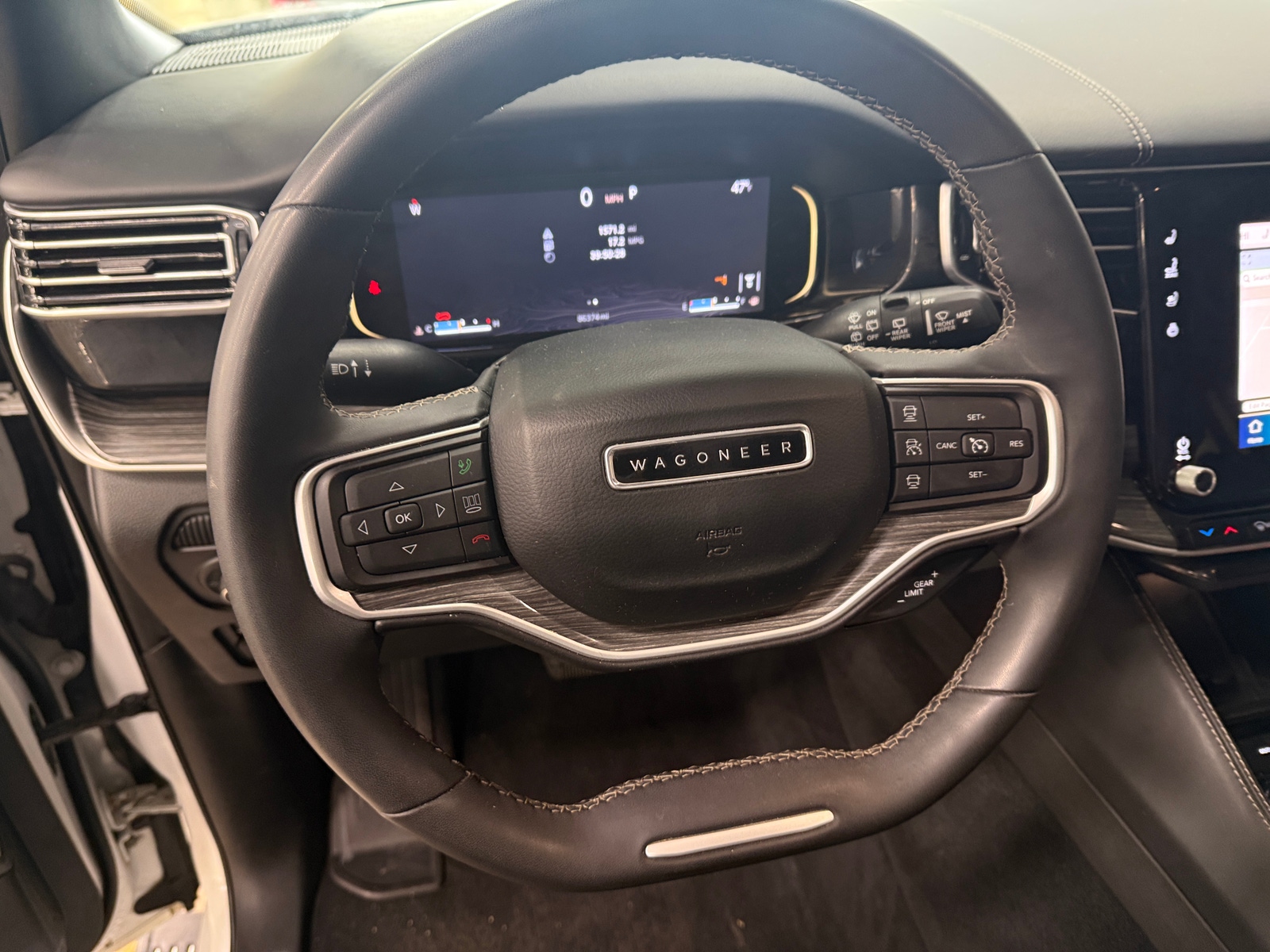 Thumbnail: 2022 Jeep Wagoneer - 4