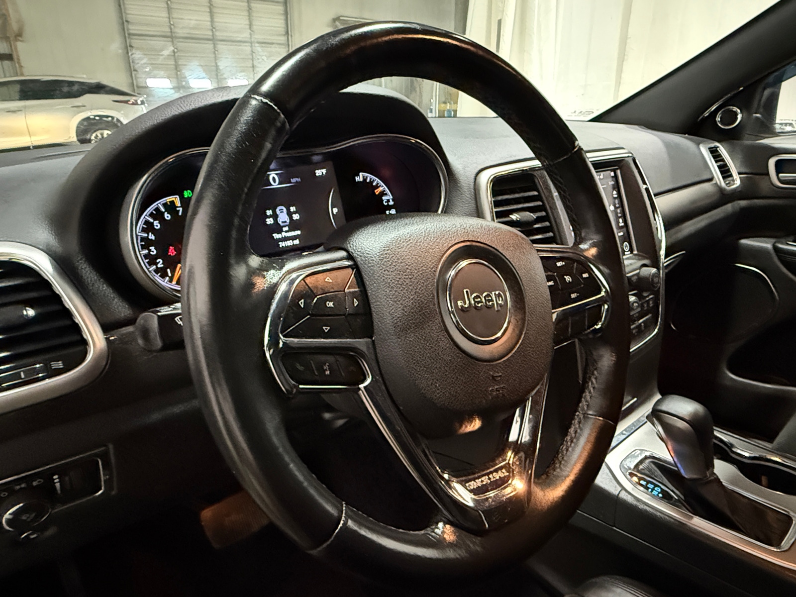 Thumbnail: 2018 Jeep Grand Cherokee - 5