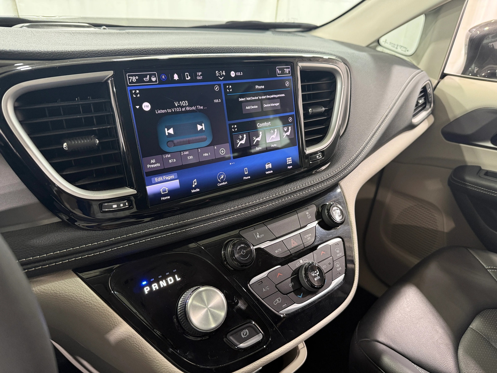 Thumbnail: 2022 Chrysler Pacifica - 3