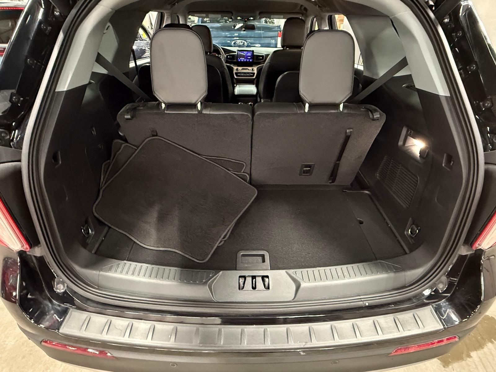 Thumbnail: 2022 Ford Explorer - 7