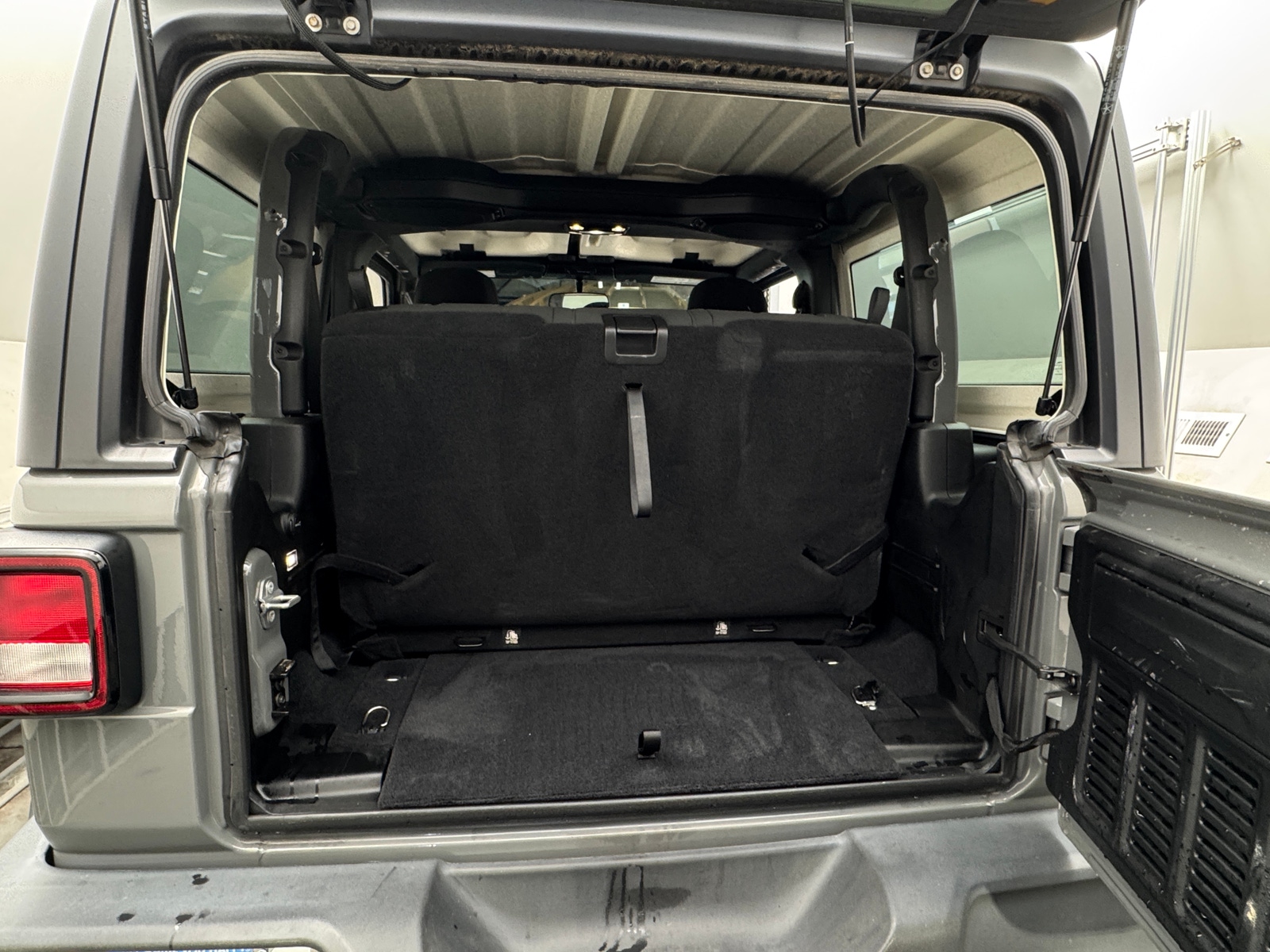 Thumbnail: 2019 Jeep Wrangler - 7