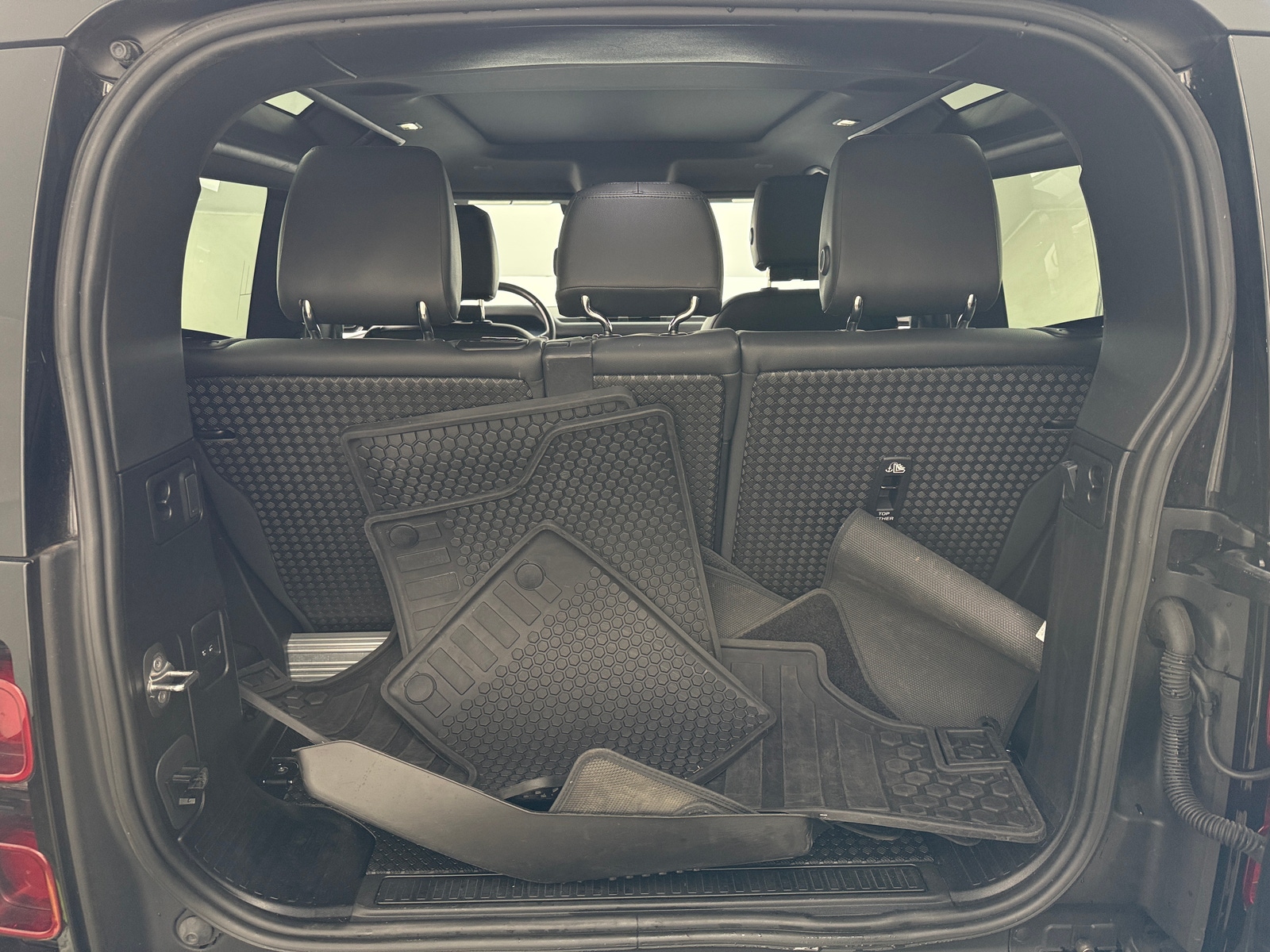 Thumbnail: 2024 Land Rover Defender - 5