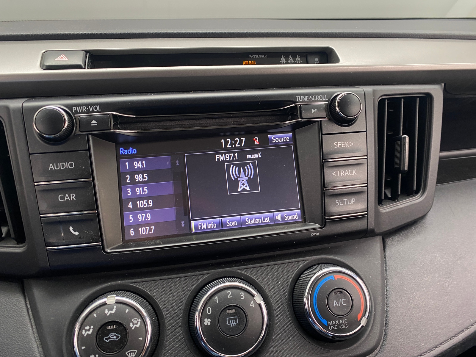 Thumbnail: 2018 Toyota RAV4 - 4