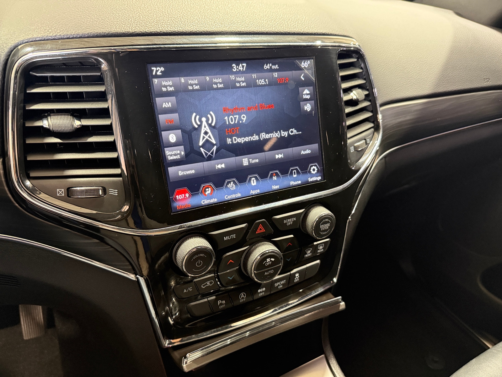 Thumbnail: 2022 Jeep Grand Cherokee - 3