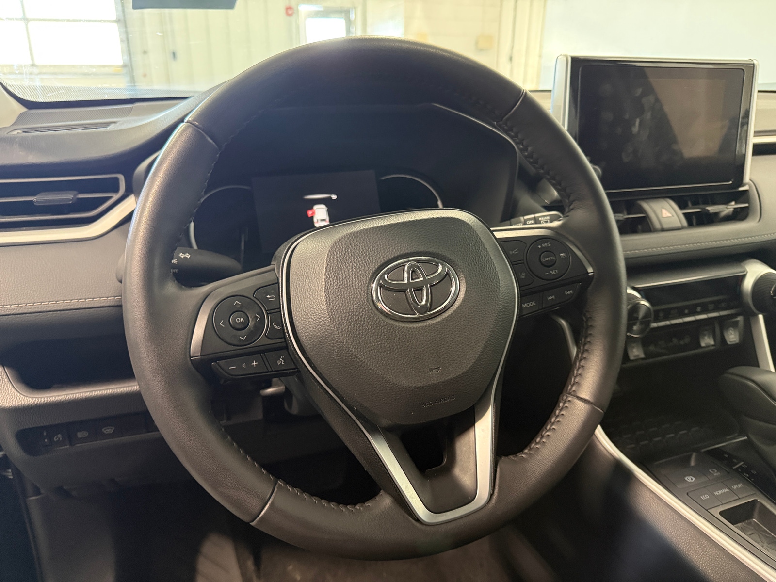 Thumbnail: 2025 Toyota RAV4 - 5