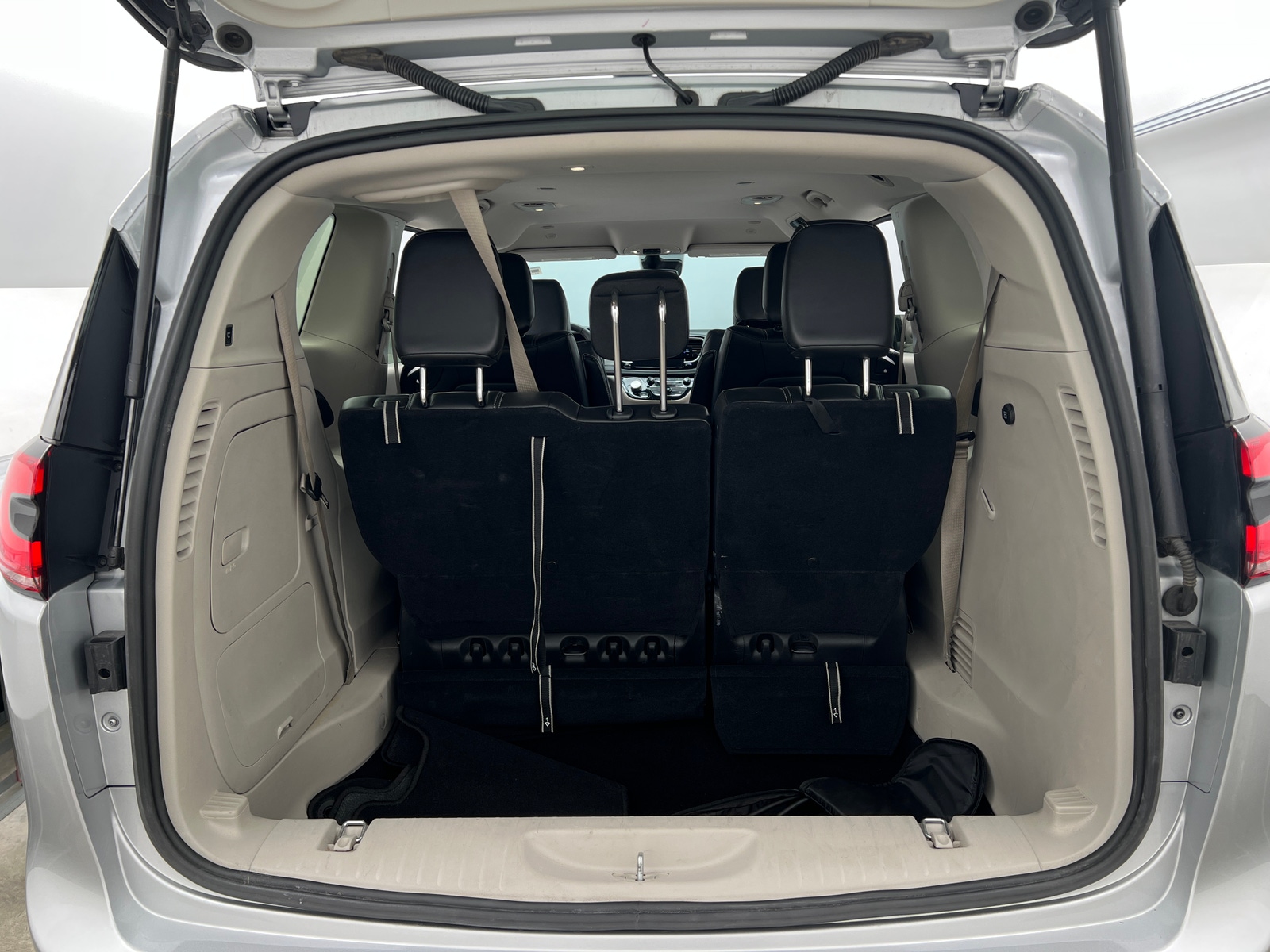 Thumbnail: 2024 Chrysler Pacifica - 6