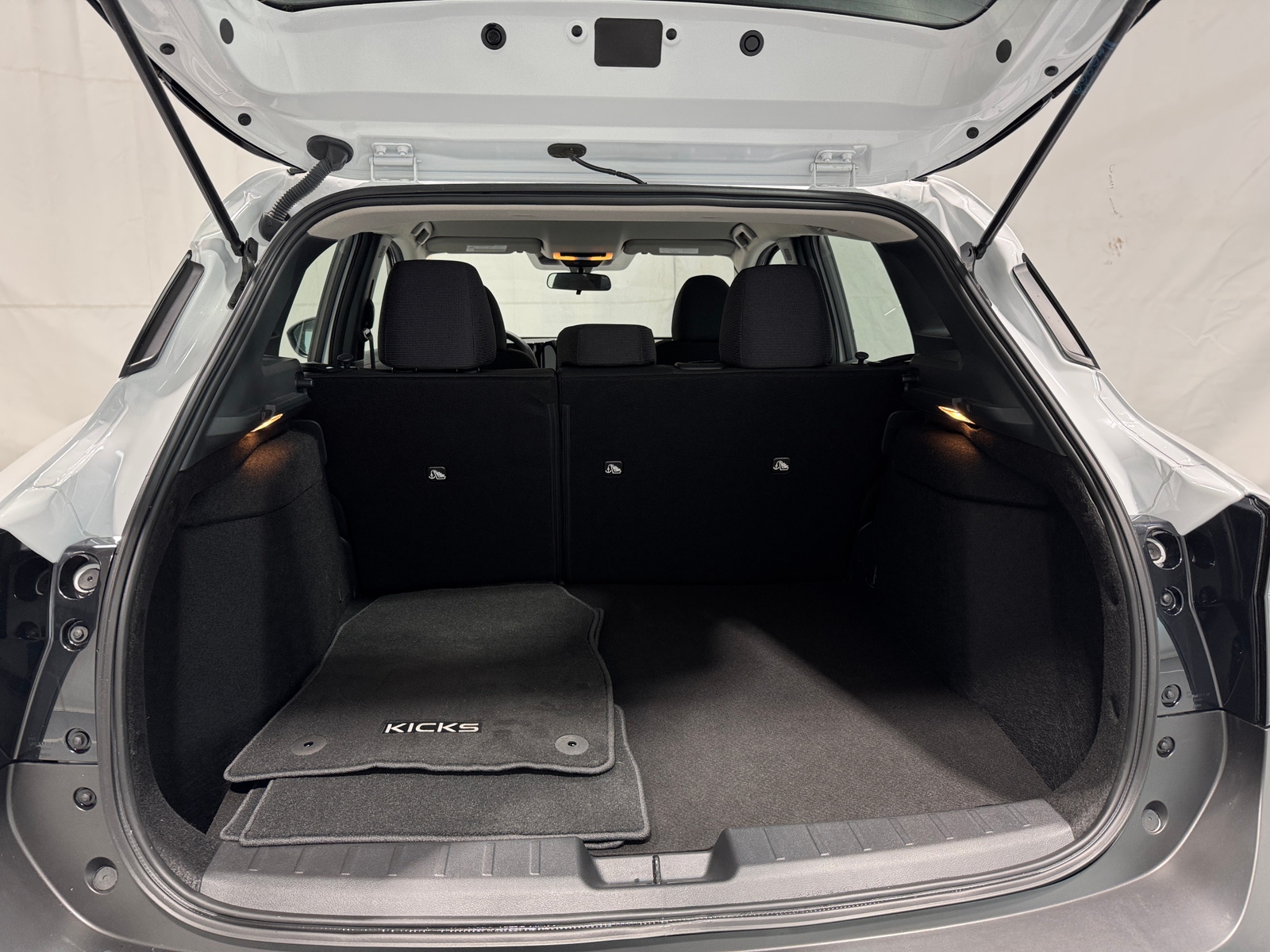 Thumbnail: 2025 Nissan Kicks - 7