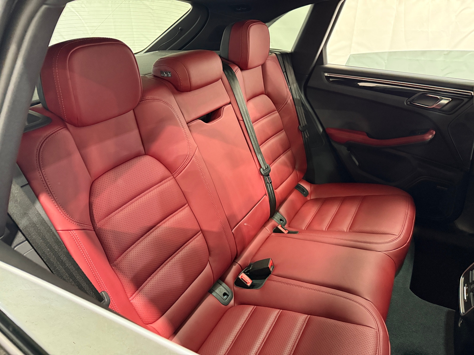 Thumbnail: 2022 Porsche Macan - 5