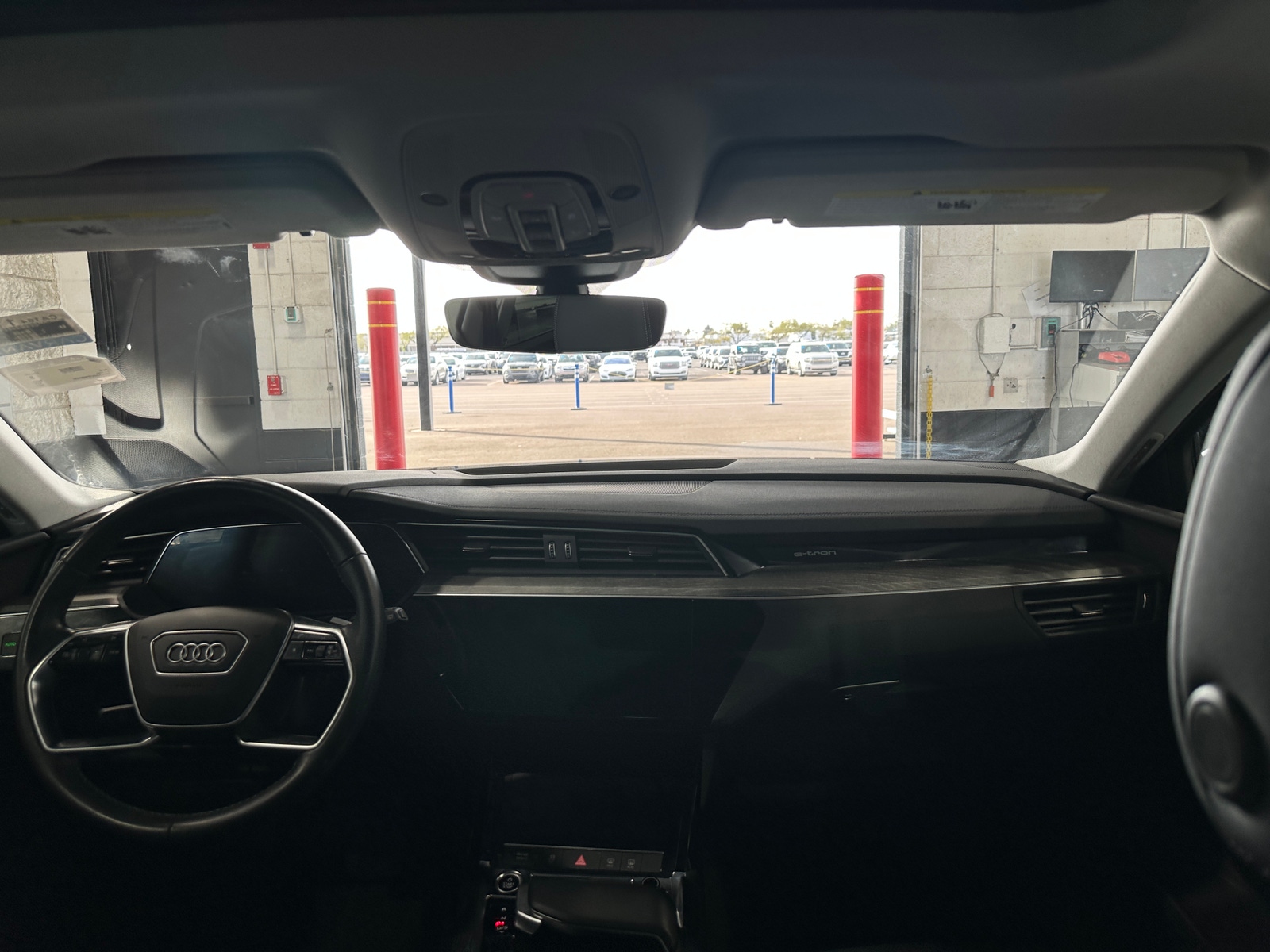 Thumbnail: 2023 Audi e-tron - 2