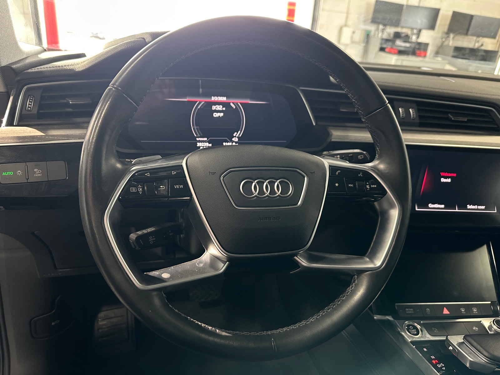 Thumbnail: 2023 Audi e-tron - 4