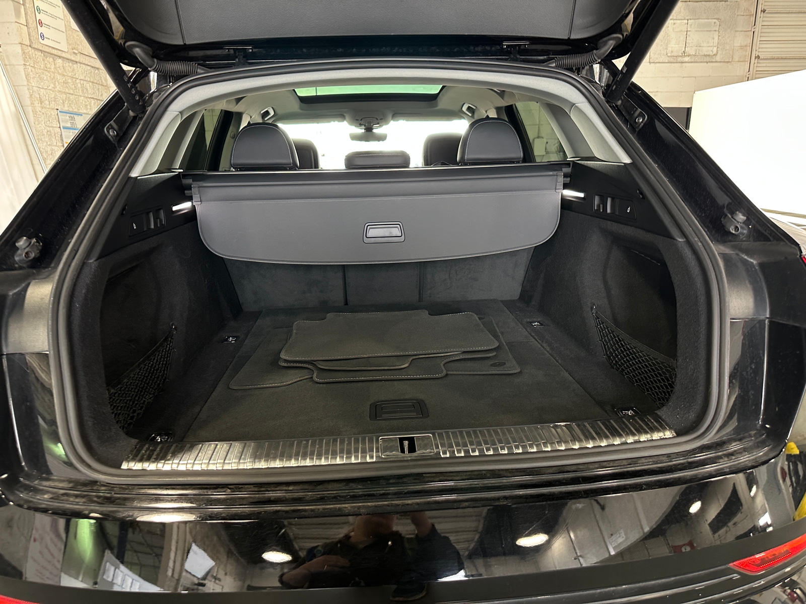 Thumbnail: 2023 Audi e-tron - 6